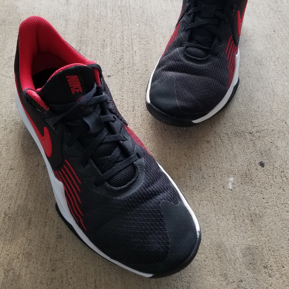Nike basketball shoes - 9.5
